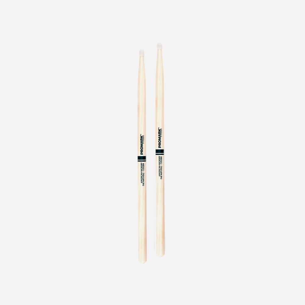 PROMARK - TXR2BN, Baguettes Batterie "Classic 2B" en Hickory Olive en Nylon PROMARK - TXR2BN, Baguettes Batterie "Classic 2B" en Hickory Olive en Nylon