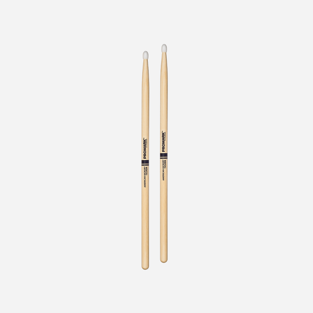 PROMARK - TX5BN, Baguettes Batterie "Classic 5B" en Hickory Olive en Nylon PROMARK - TX5BN, Baguettes Batterie "Classic 5B" en Hickory Olive en Nylon