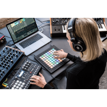 Novation - Launchpad-Pro MK3, Contrôleur Matrice 64 Pads RGB + 49 touches