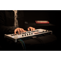 Arturia - KEYSTEP PRO, Clavier maître 37 touches avec séquenceur