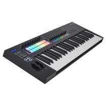 Novation - LAUNCHKEY 49 MK3, Clavier maître mini touches 49 notes, 16 pads